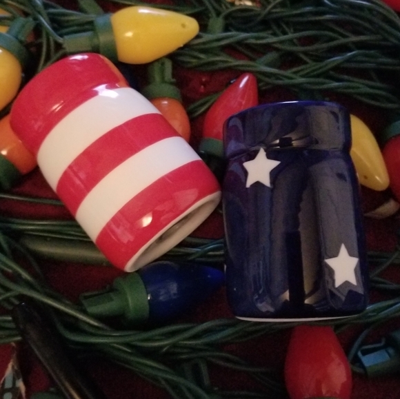 Salt n pepper shakers - Picture 3 of 4